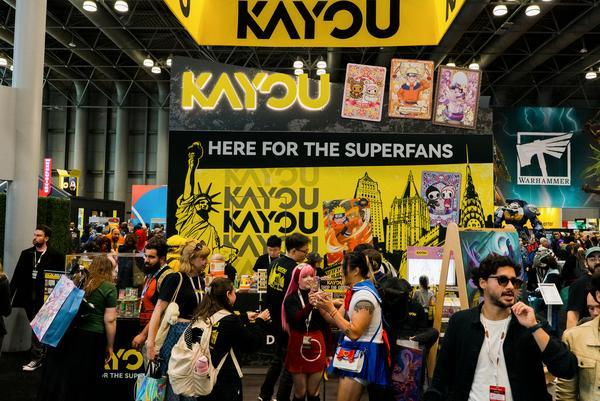 Z世代社交货币点亮文化新消费pg模拟器千亿卡牌赛道崛起(图2)